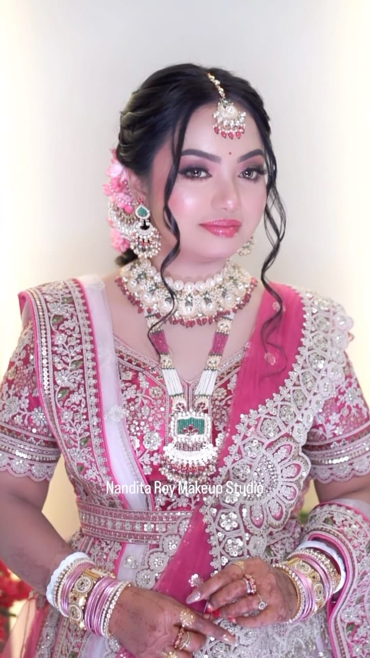Post 6 by Nandita Roy Makeup Artist on Instagram (video)