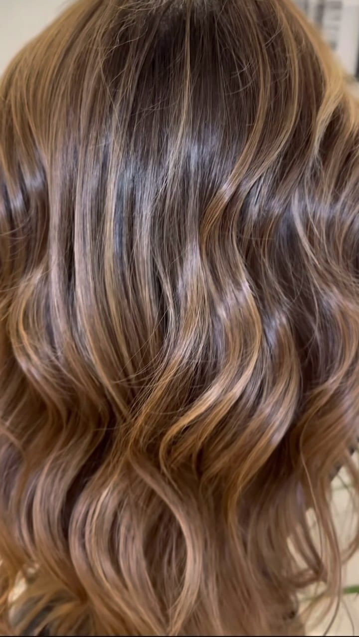 Post 5 by COLORISTA | PELUQUERÍA | BABYLIGHTS | BALAYAGE on Instagram (video)