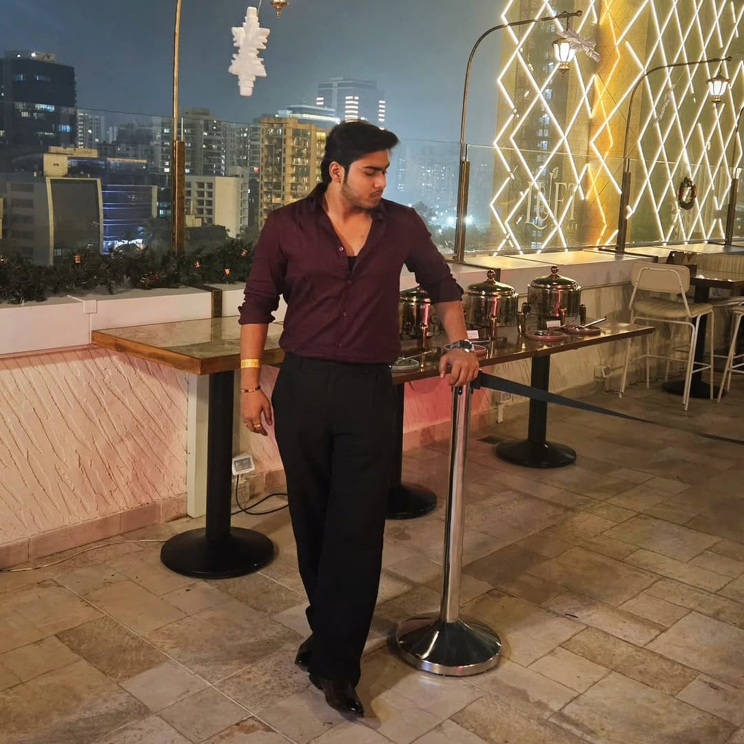 Post 9 by 𝐀𝐧𝐣𝐚𝐧𝐚𝐲 𝐑𝐚𝐢 🎭🎬 on Instagram (carousel)