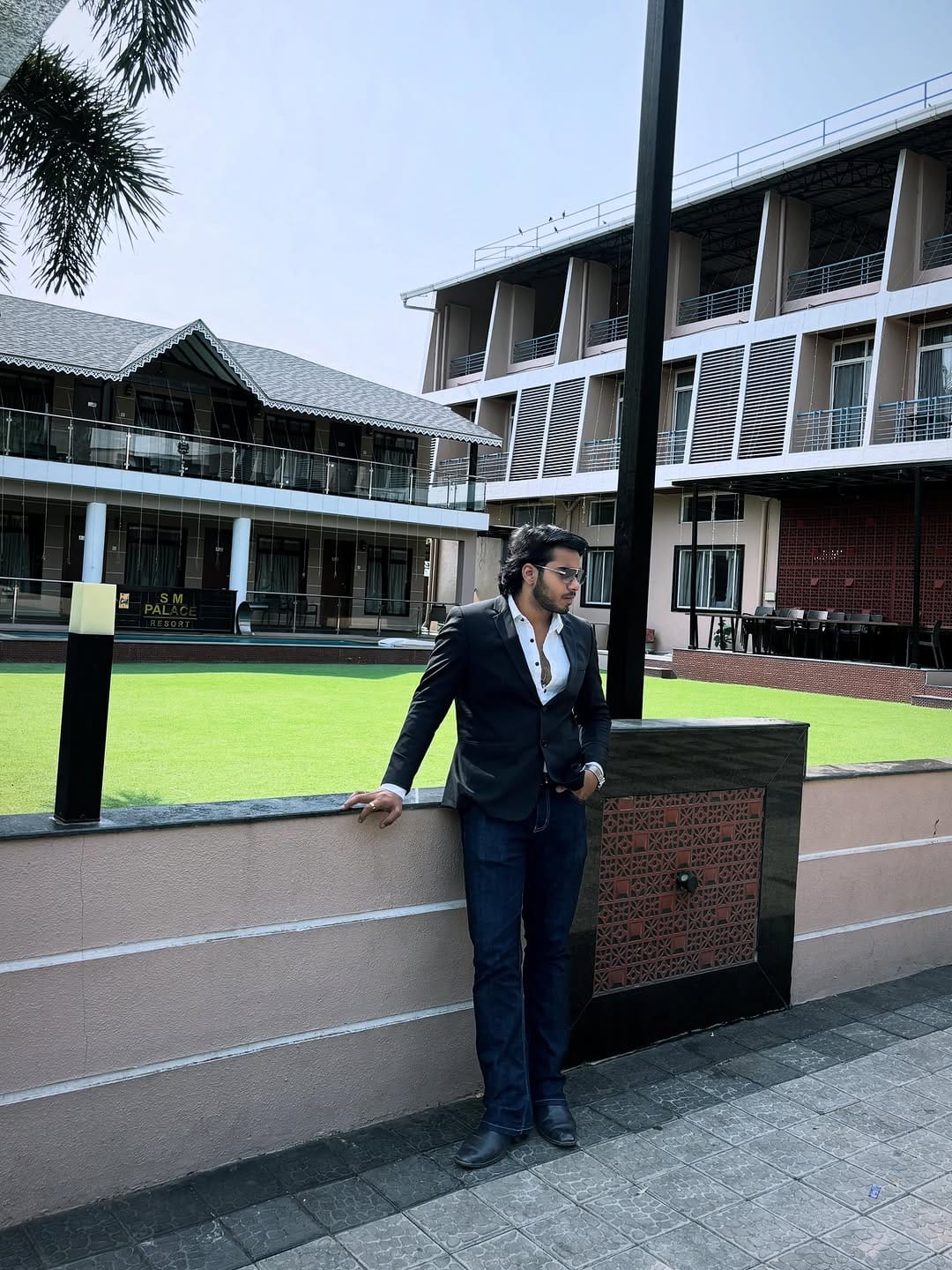 Post 4 by 𝐀𝐧𝐣𝐚𝐧𝐚𝐲 𝐑𝐚𝐢 🎭🎬 on Instagram (carousel)