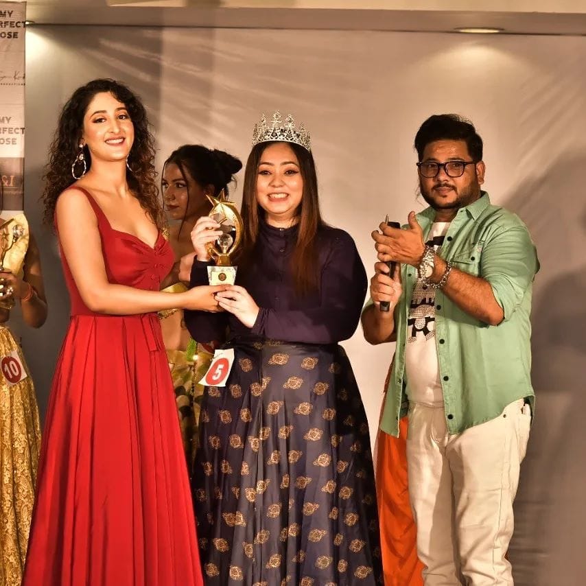 Post 10 by Shruti Mishra🌻🧿 on Instagram (carousel)