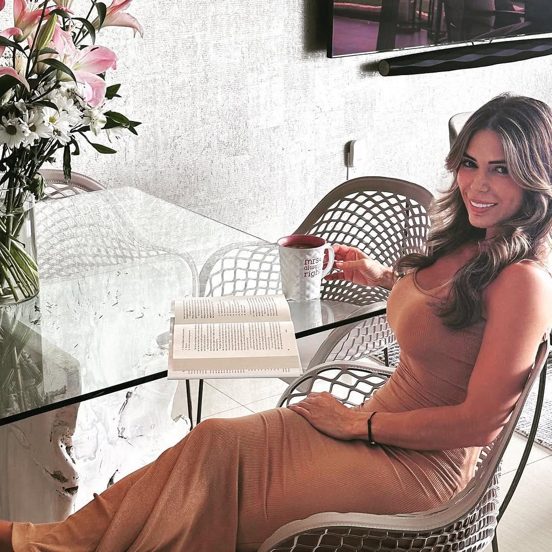 Post 7 by Jaqueline Luccas on Instagram (carousel)
