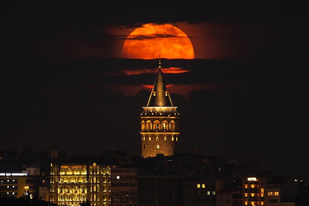 Post 10 by Emrah Gurel on Instagram (image)