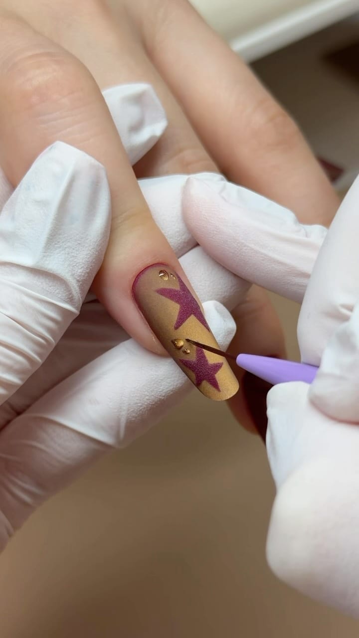 Post 1 by Ramona Bura - Nail Artist on Instagram (video)