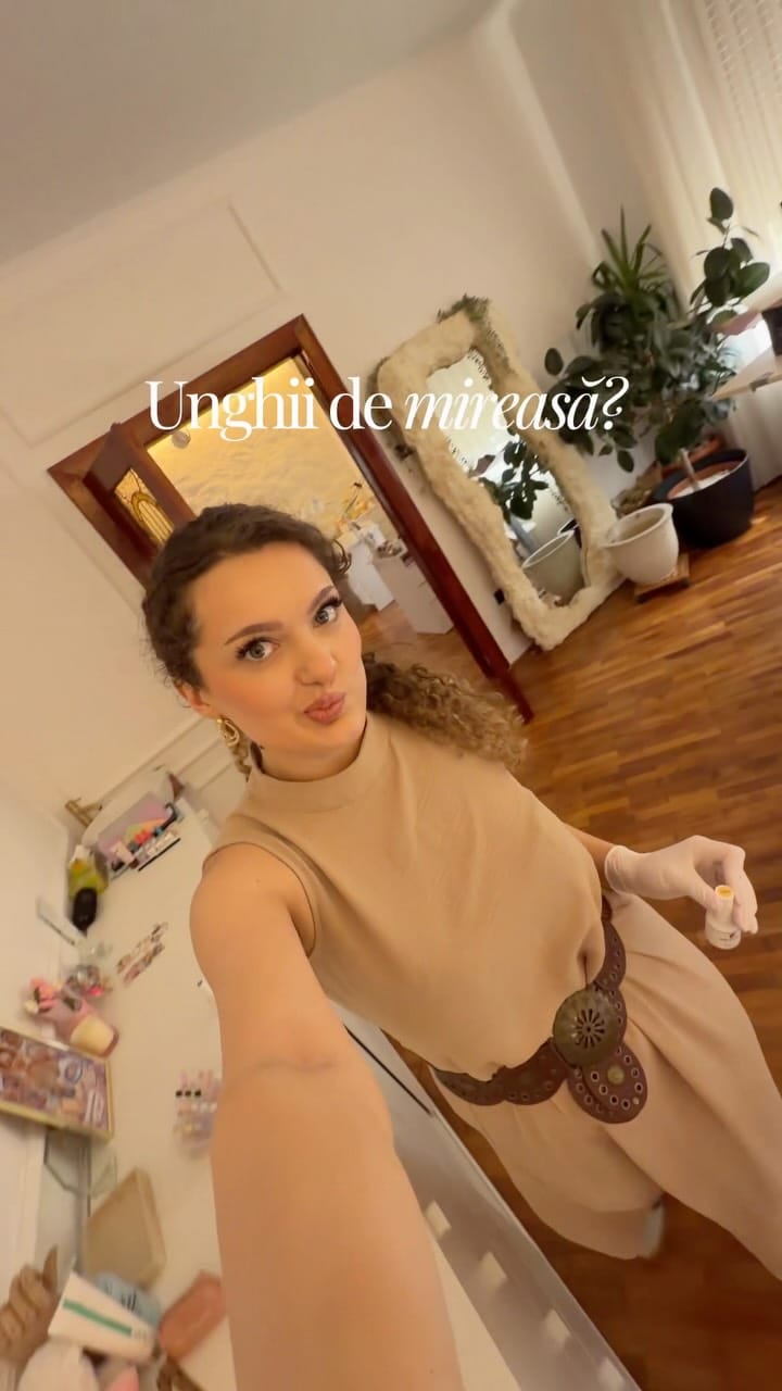 Post 6 by Ramona Bura - Nail Artist on Instagram (video)