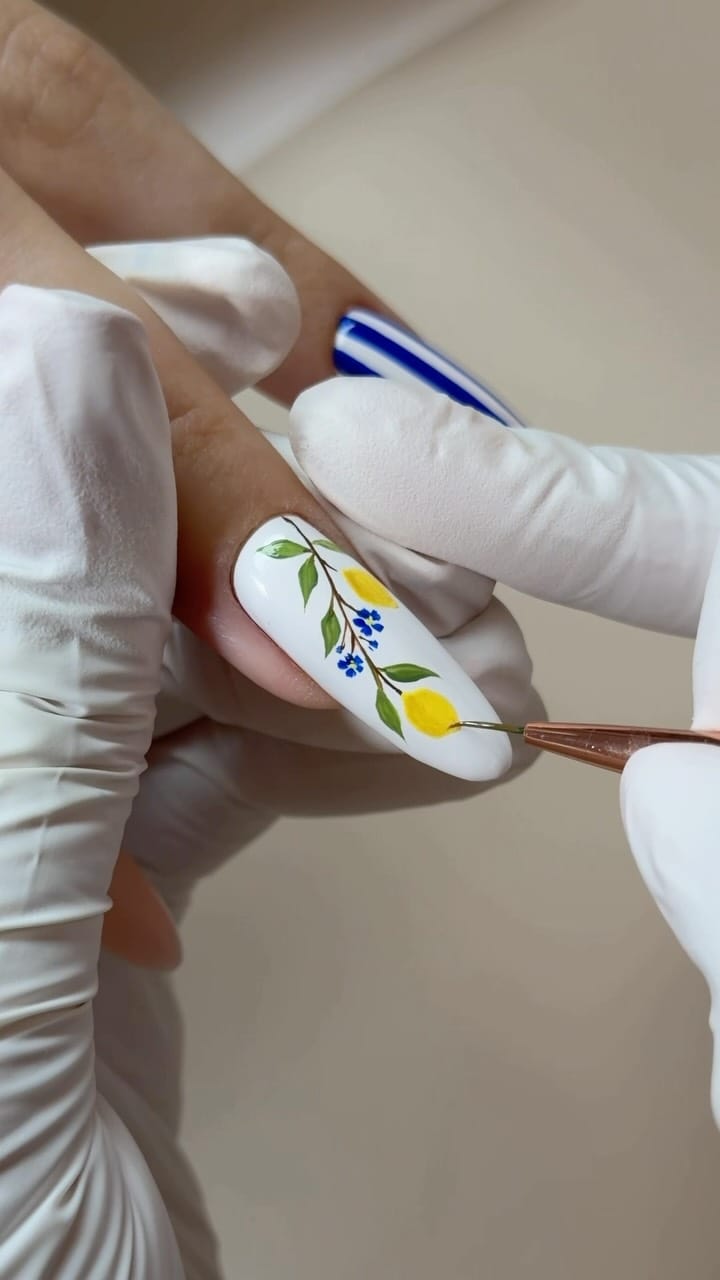 Post 4 by Ramona Bura - Nail Artist on Instagram (video)