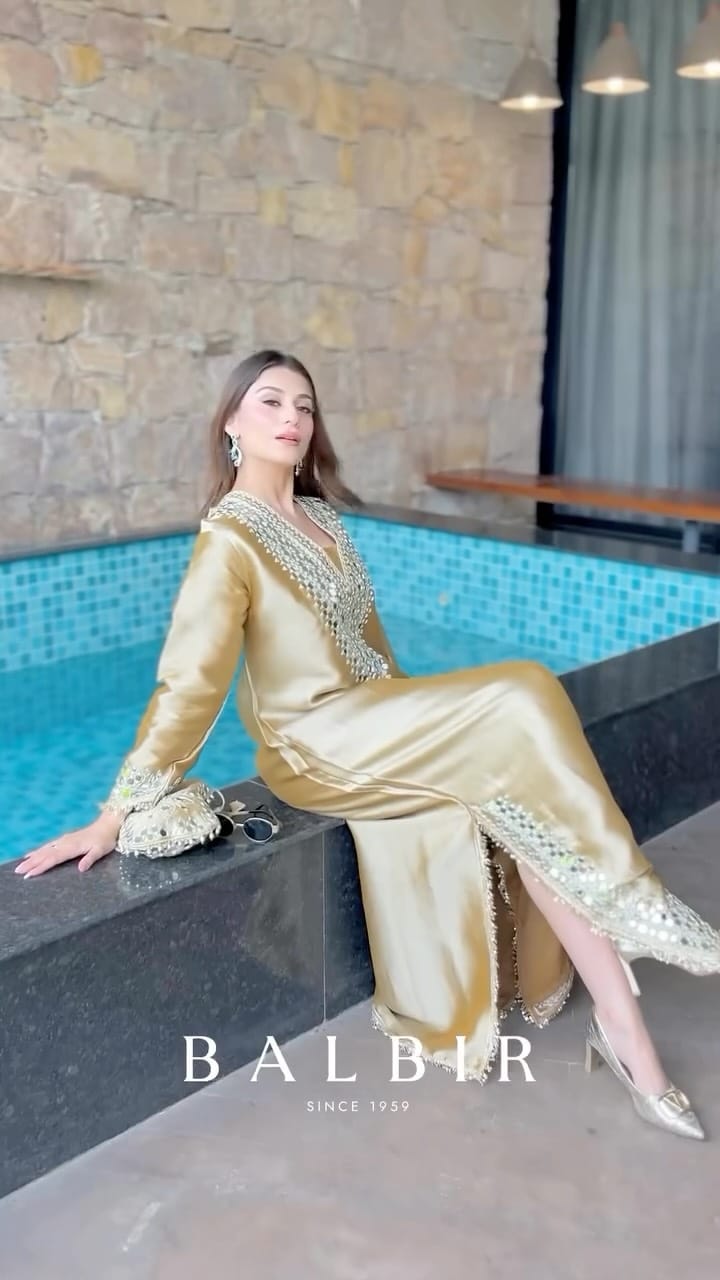 Post 1 by Vanshika pasricha on Instagram (video)