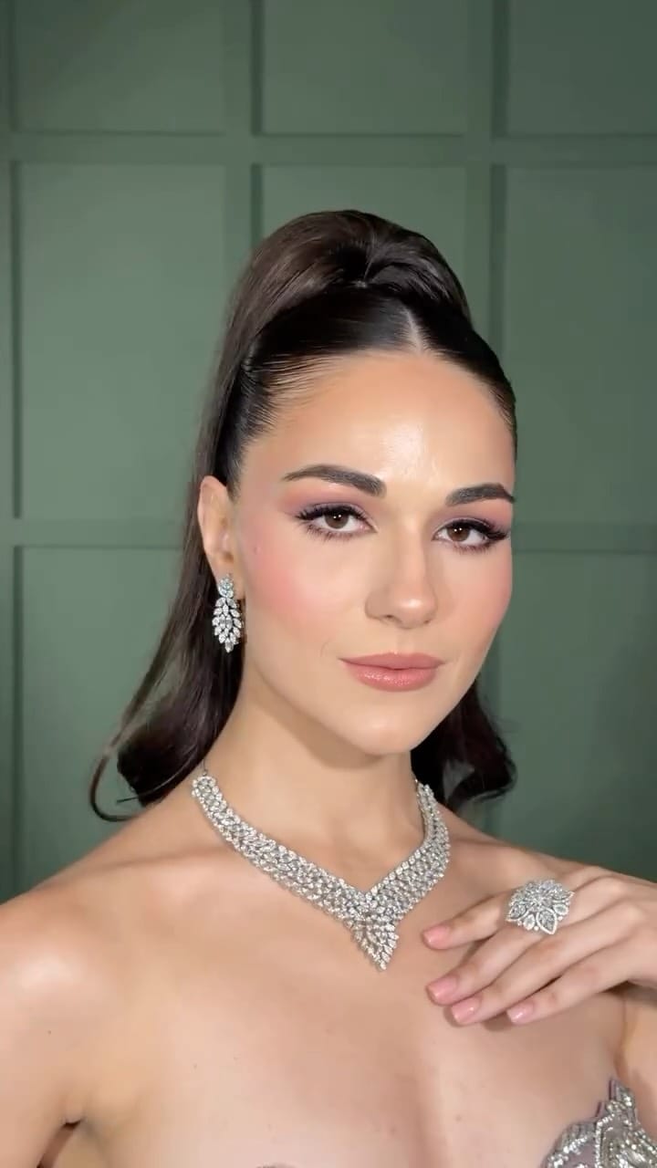 Post 7 by Alisha Arora Makeup artist Delhi | Mumbai | Anywhere❤️ on Instagram (video)