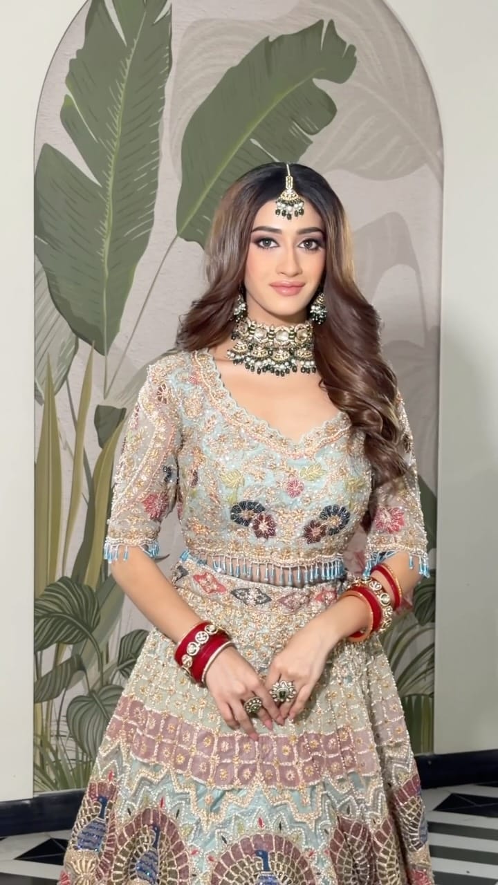 Post 3 by Alisha Arora Makeup artist Delhi | Mumbai | Anywhere❤️ on Instagram (video)