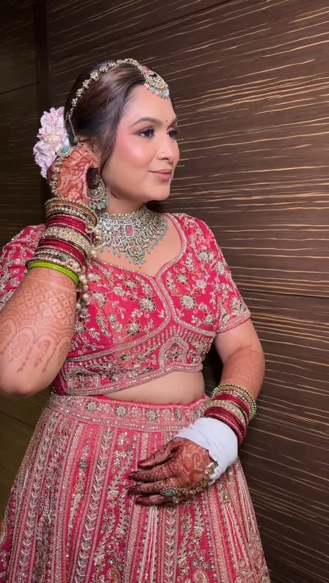 Post 4 by Alisha Arora Makeup artist Delhi | Mumbai | Anywhere❤️ on Instagram (video)