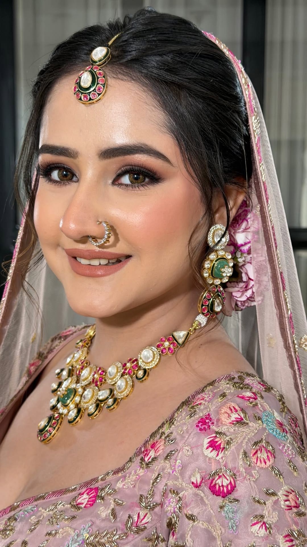 Post 1 by Alisha Arora Makeup artist Delhi | Mumbai | Anywhere❤️ on Instagram (video)