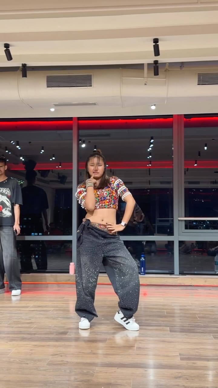 Post 2 by Larinsha~ on Instagram (video)
