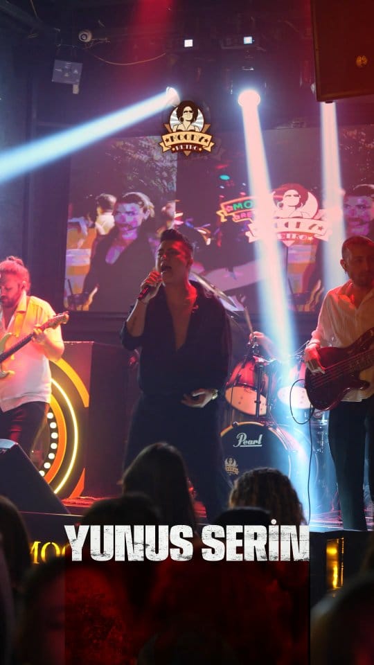 Post 3 by Moody Retro on Instagram (video)