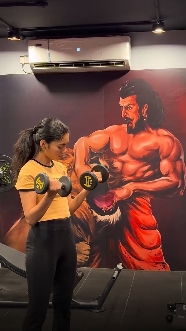 Post 4 by समिक्षा🤍 on Instagram (video)