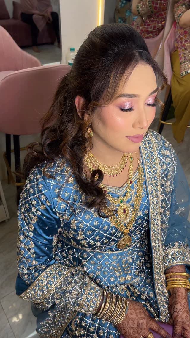 Post 9 by Makeupbyaliya on Instagram (video)
