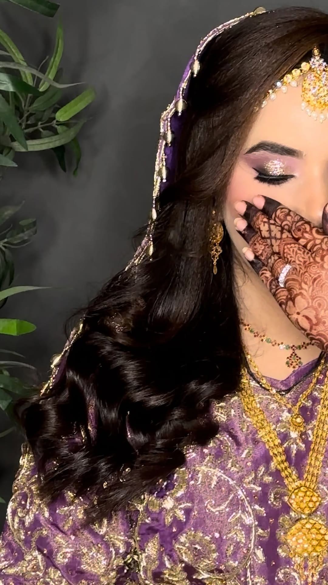 Post 6 by Makeupbyaliya on Instagram (video)