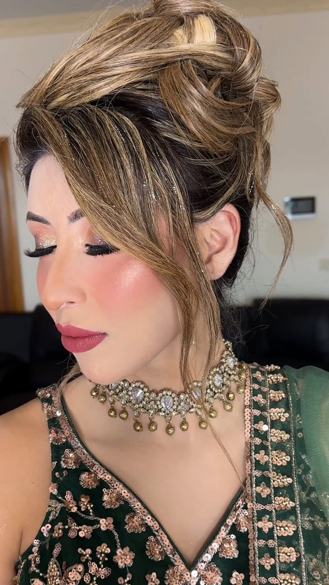 Post 4 by Makeupbyaliya on Instagram (video)