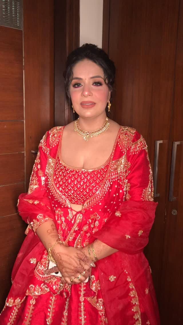 Post 1 by KIRTI BATRA SINGH✨| Delhi Makeup Artist on Instagram (video)