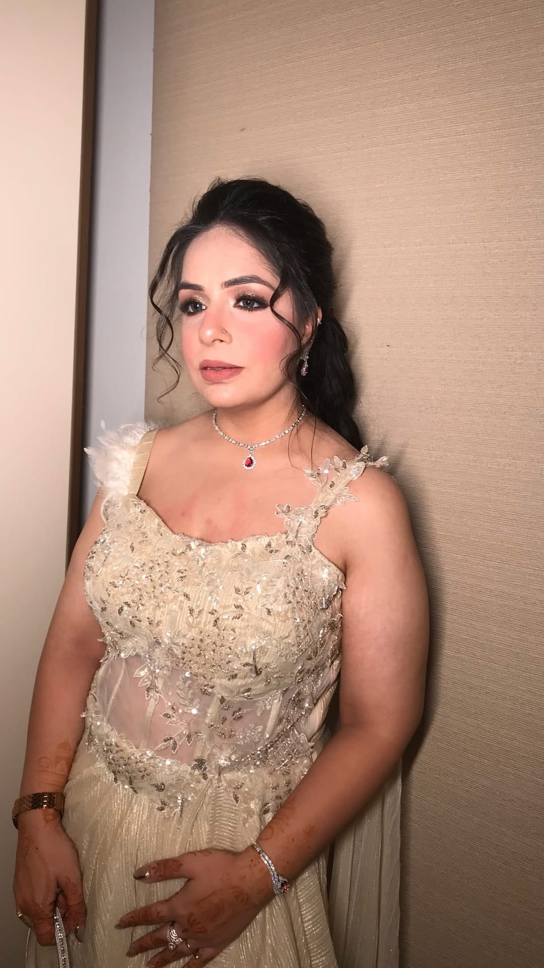 Post 3 by KIRTI BATRA SINGH✨| Delhi Makeup Artist on Instagram (video)