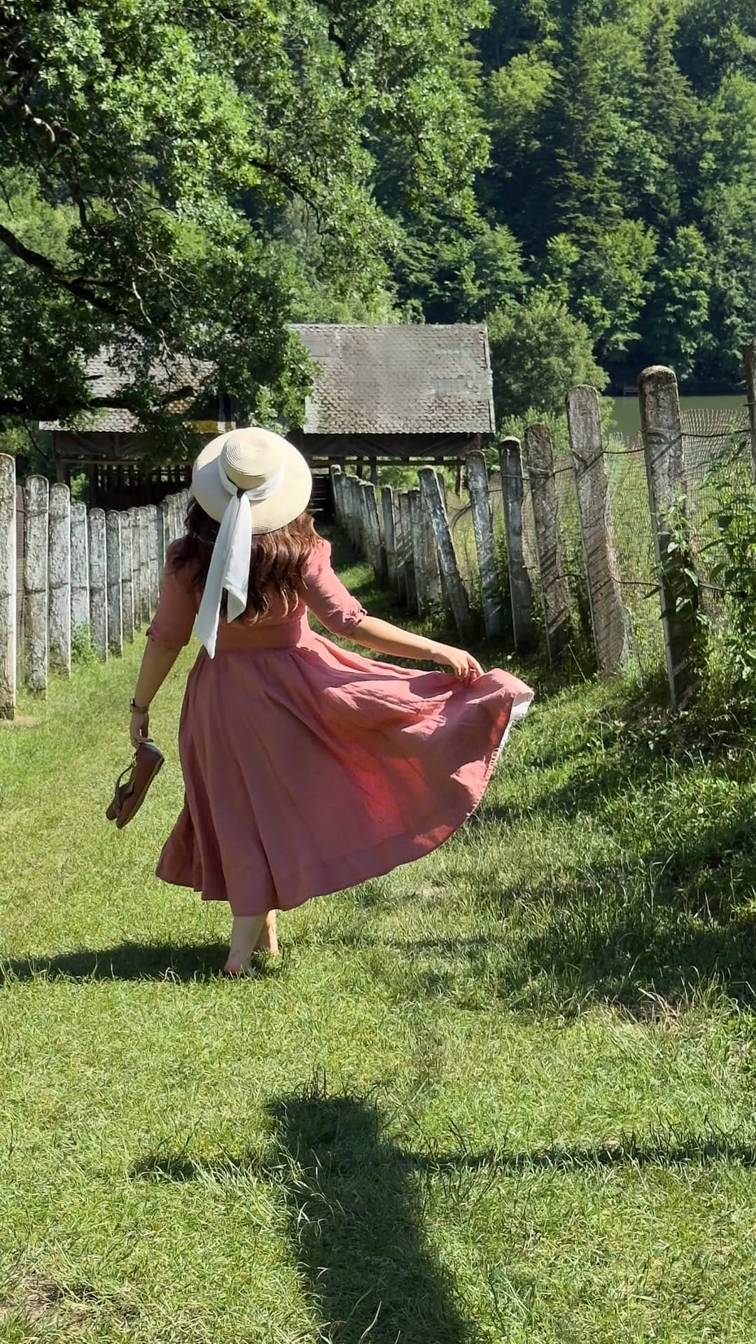 Post 6 by Emanuela | classy style | travel | life on Instagram (video)