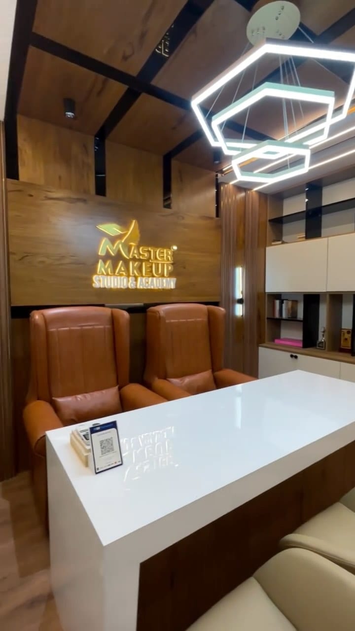 Post 10 by Master Makeup Studio & Academy | Belagavi & Hubli on Instagram (video)