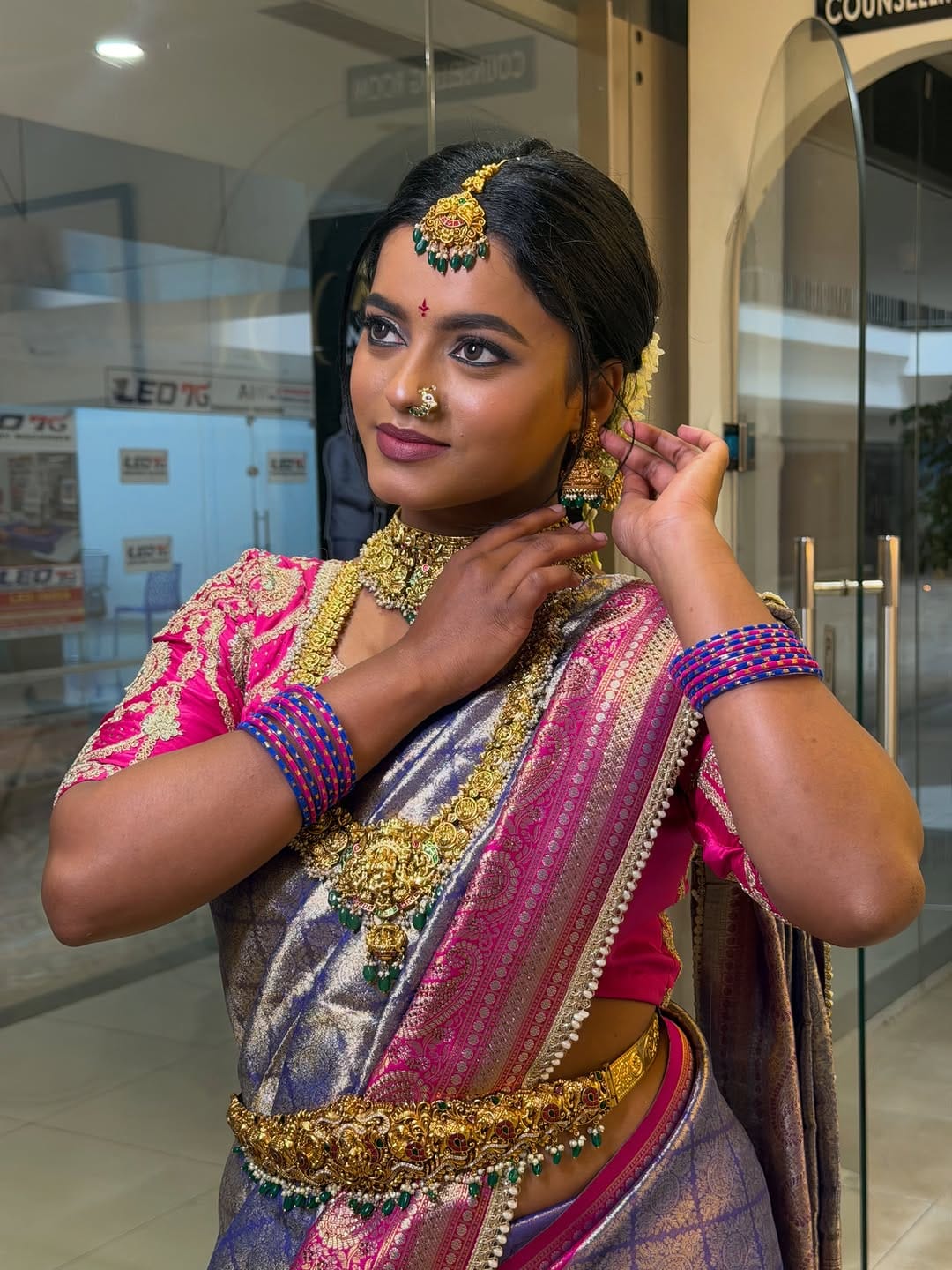 Post 1 by Master Makeup Studio & Academy | Belagavi & Hubli on Instagram (carousel)