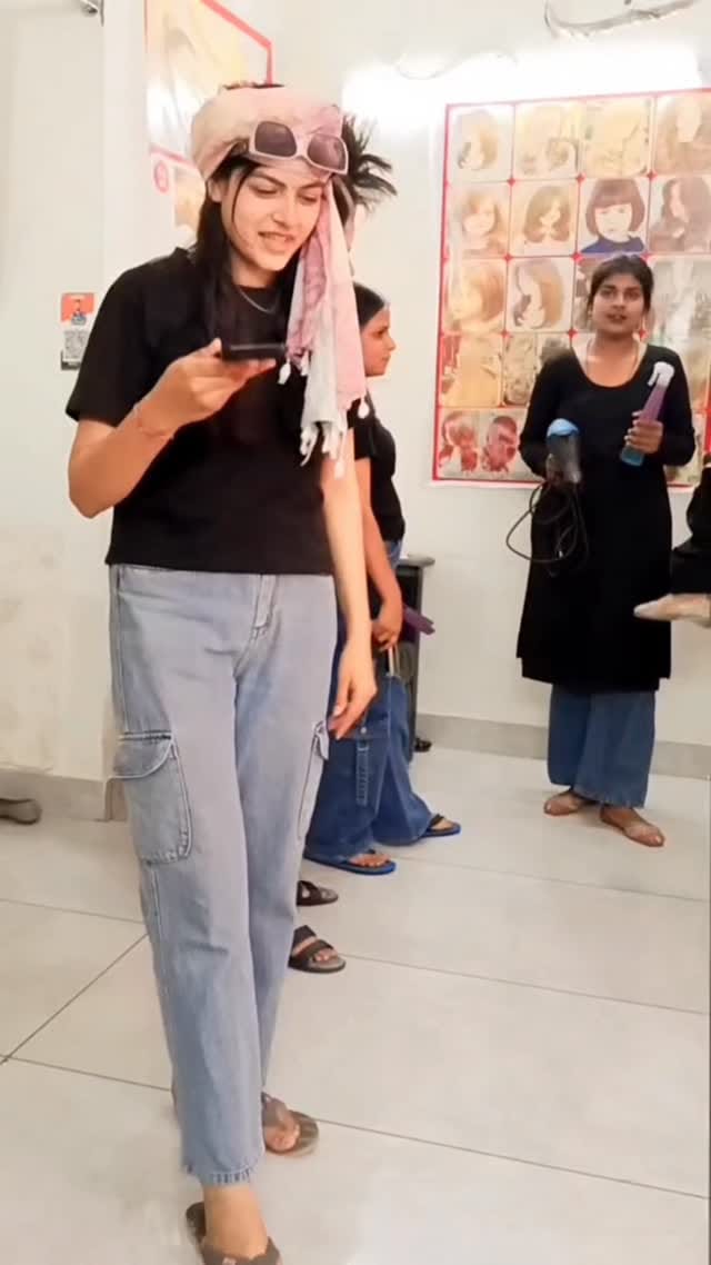 Post 3 by Chhoti👑 on Instagram (video)