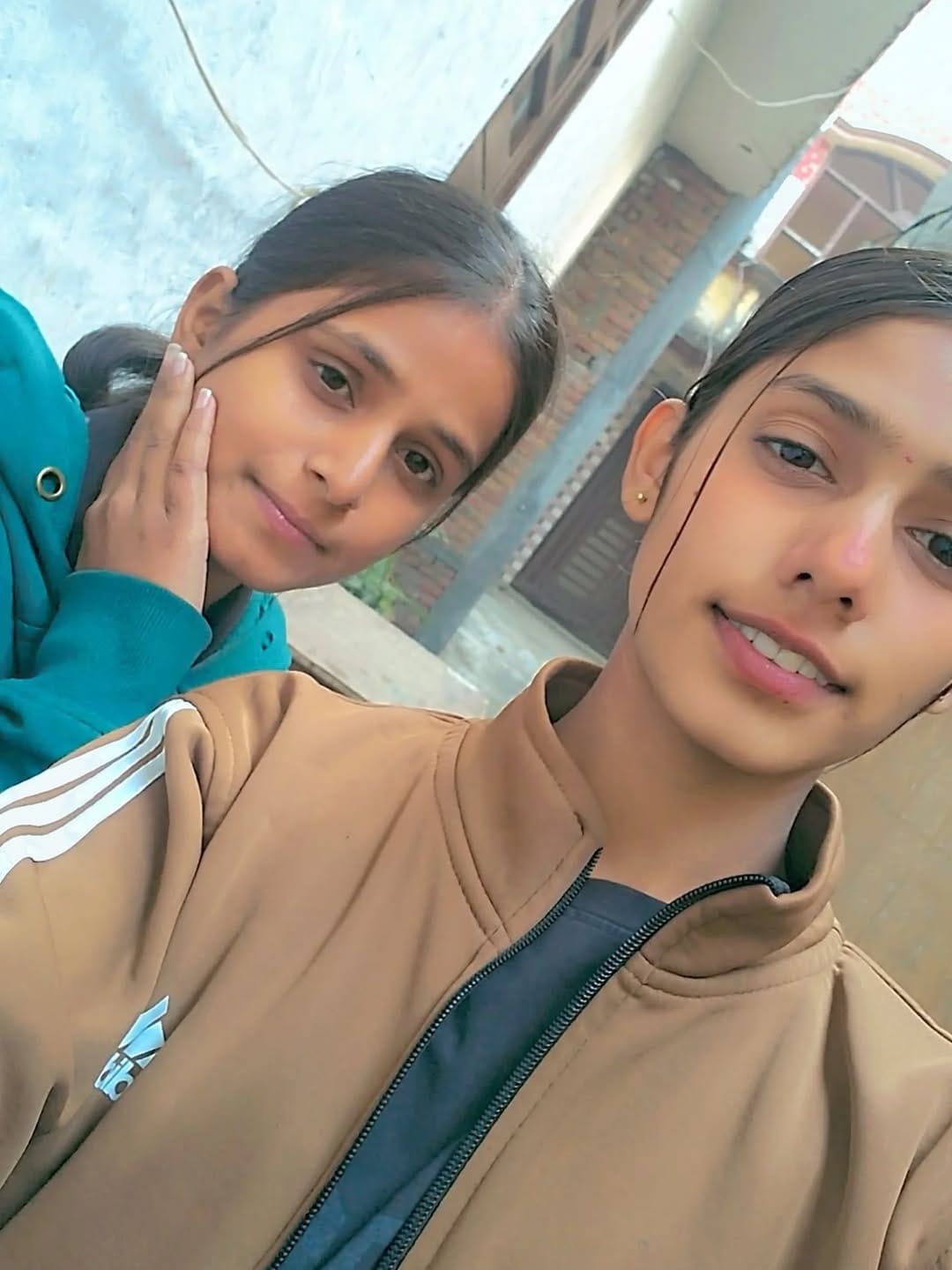 Post 8 by Chhoti👑 on Instagram (carousel)