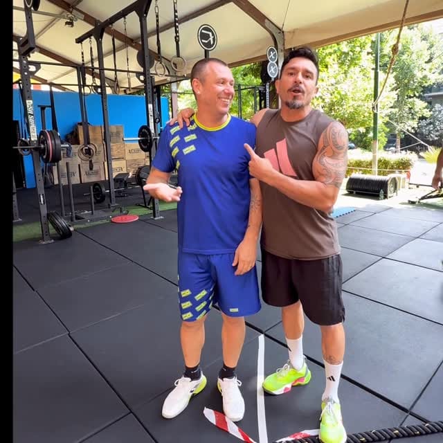 Post 6 by Gil du Brasil on Instagram (video)