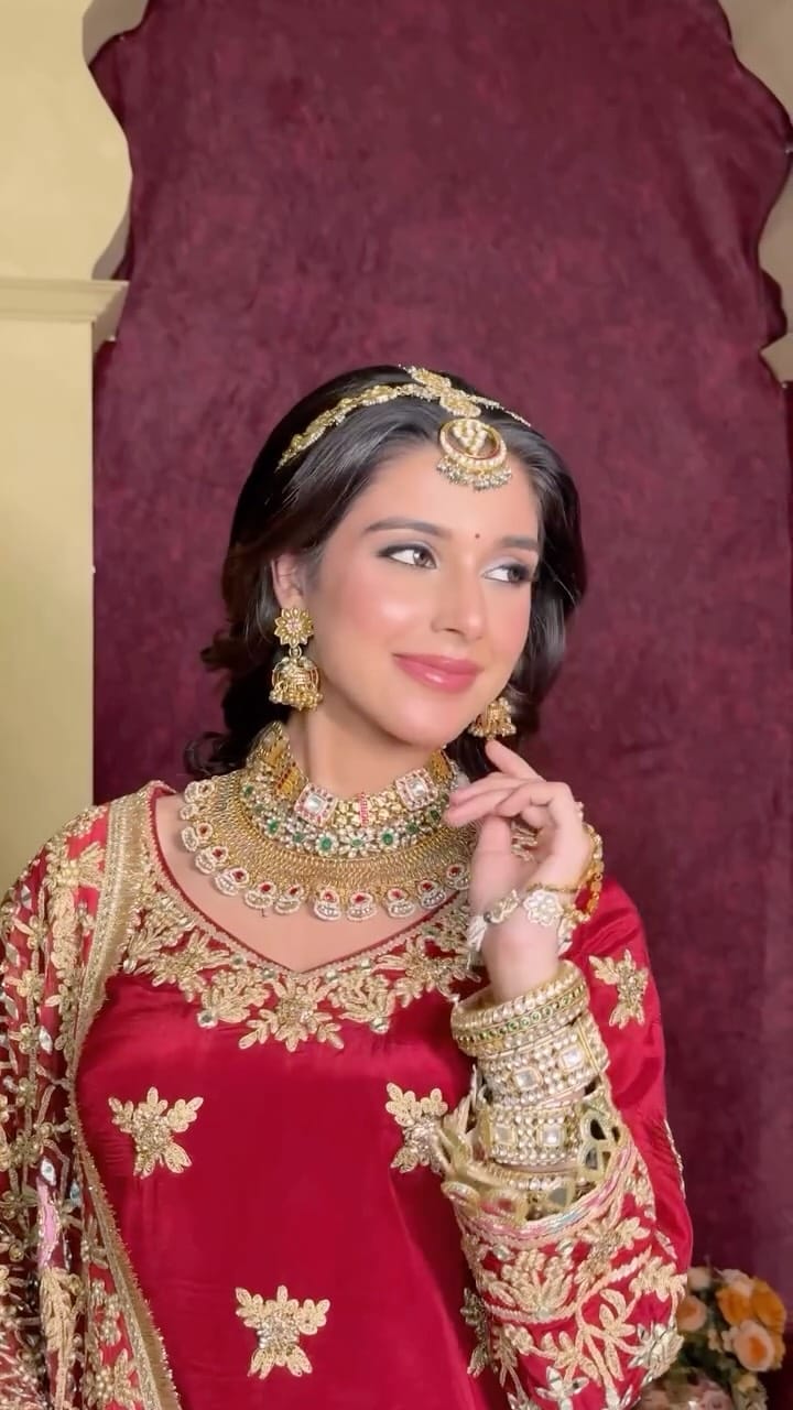 Post 3 by KANISHKA THAKUR✨ on Instagram (video)