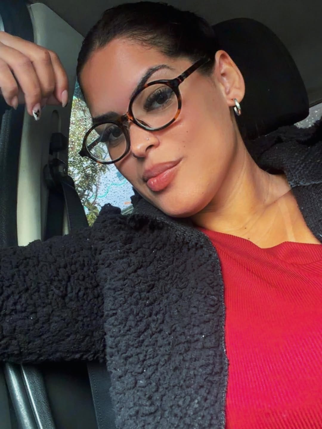 Post 4 by Thayna Menezes on Instagram (image)