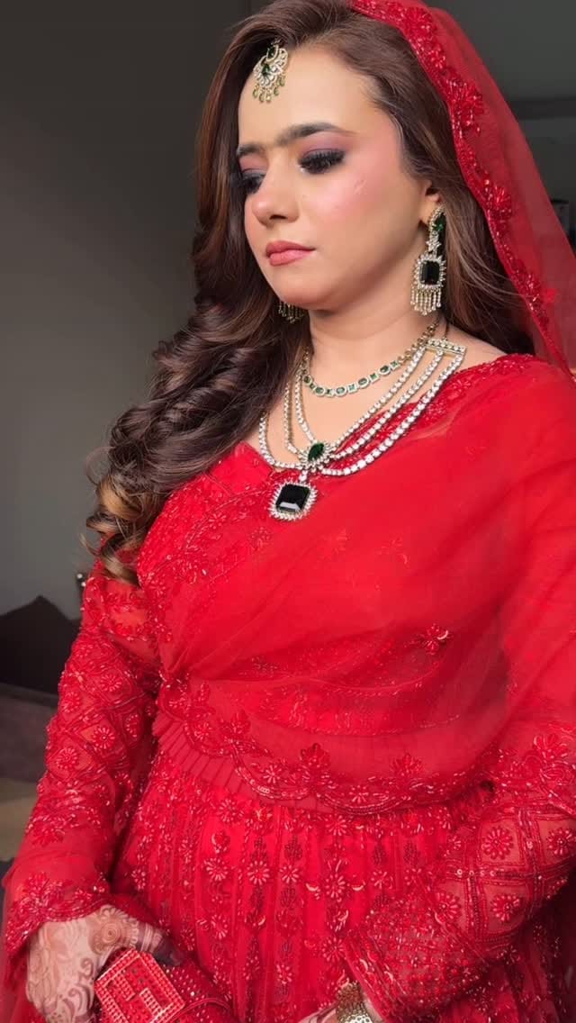 Post 2 by Sana Arshad on Instagram (video)