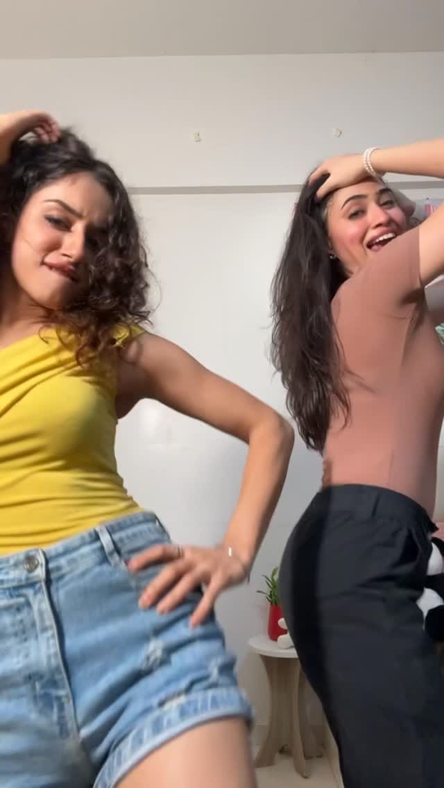 Post 8 by Dimpple on Instagram (video)