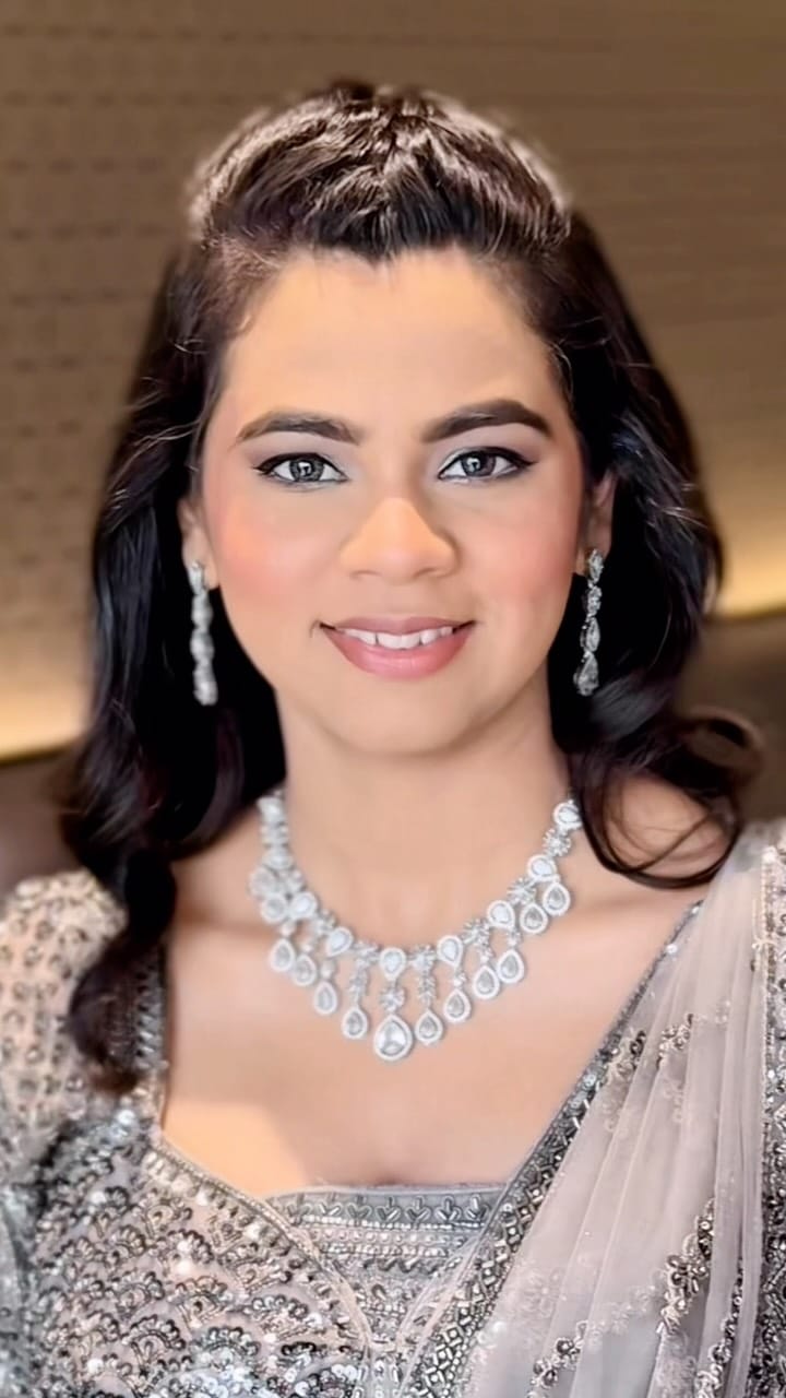 Post 1 by Niki Arora | Luxury Mumbai Bridal Makeup Artist on Instagram (video)