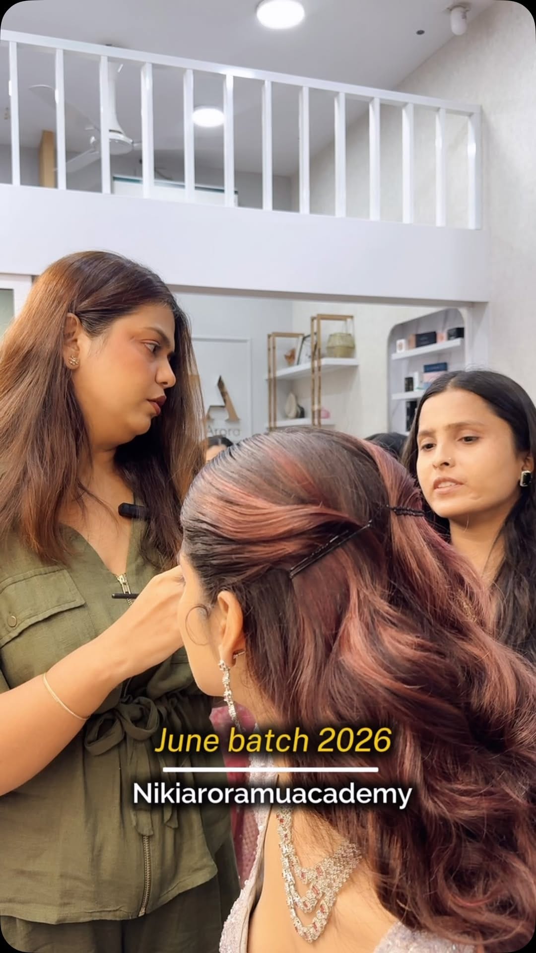 Post 3 by Niki Arora | Luxury Mumbai Bridal Makeup Artist on Instagram (video)