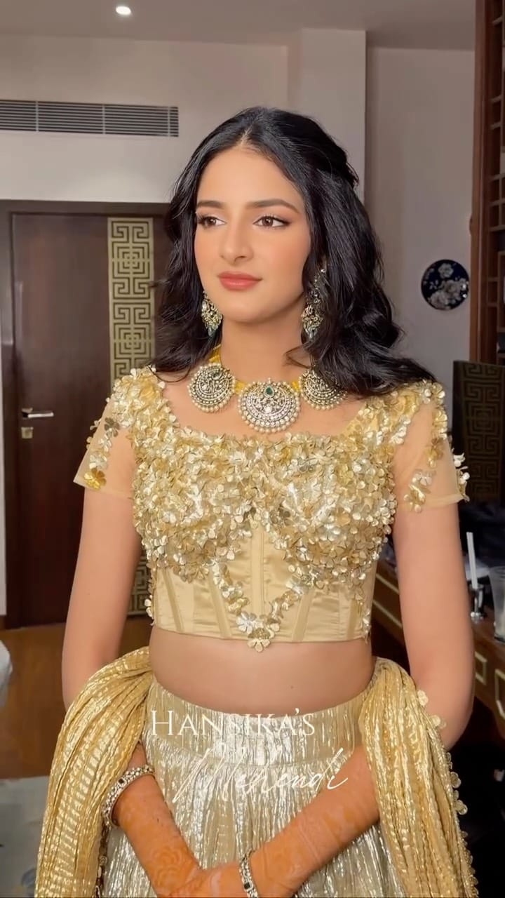 Post 5 by 𝐆𝐀𝐙𝐀𝐋 𝐒𝐔𝐑𝐀𝐍𝐀 | 𝐌𝐀𝐊𝐄-𝐔𝐏 𝐀𝐑𝐓𝐈𝐒𝐓 on Instagram (video)