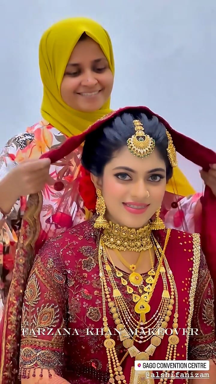 Post 8 by Makeup artist Farzana khan on Instagram (video)