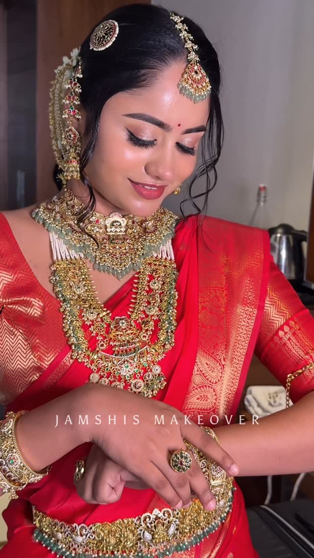 Post 6 by Jamshiya Jamshi on Instagram (video)