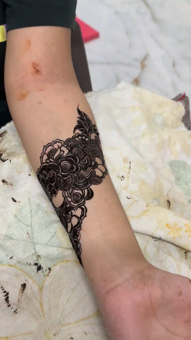 Post 4 by Tarannum khan | henna artist on Instagram (video)