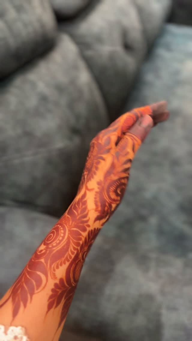 Post 7 by Tarannum khan | henna artist on Instagram (video)