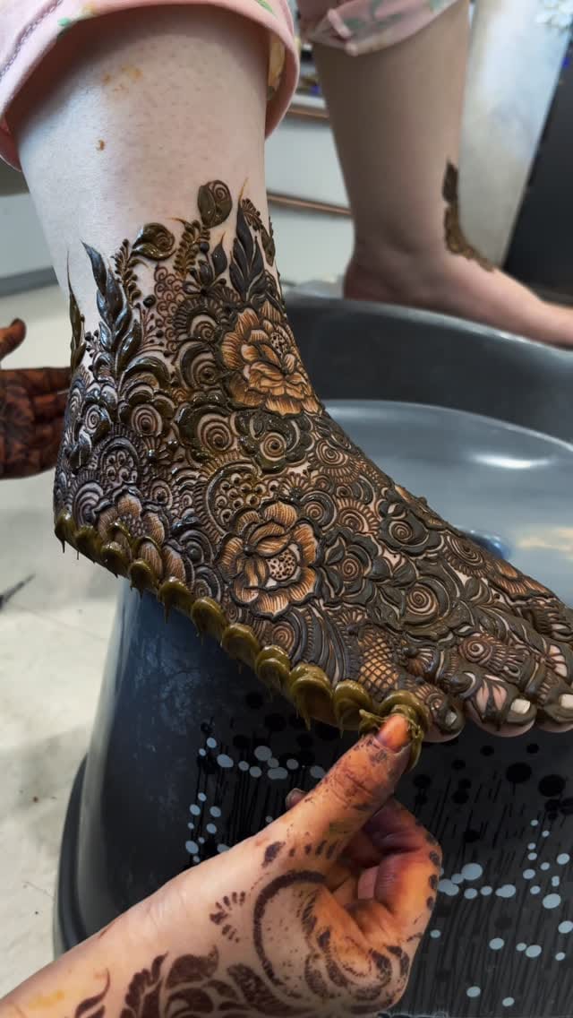 Post 10 by Tarannum khan | henna artist on Instagram (video)