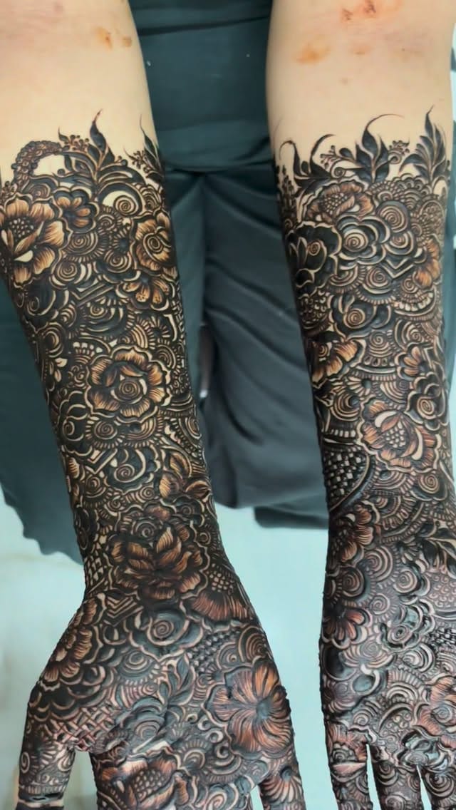 Post 1 by Tarannum khan | henna artist on Instagram (video)