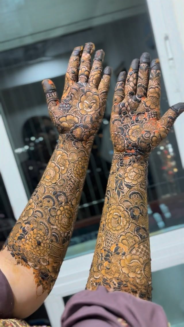 Post 3 by Tarannum khan | henna artist on Instagram (video)