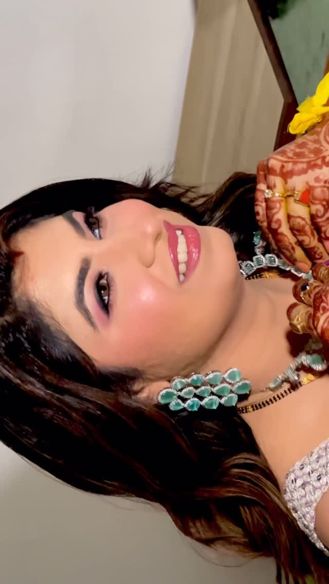 Post 4 by Suvarna Purandare | Luxury Bridal Makeup Artist Mumbai on Instagram (video)