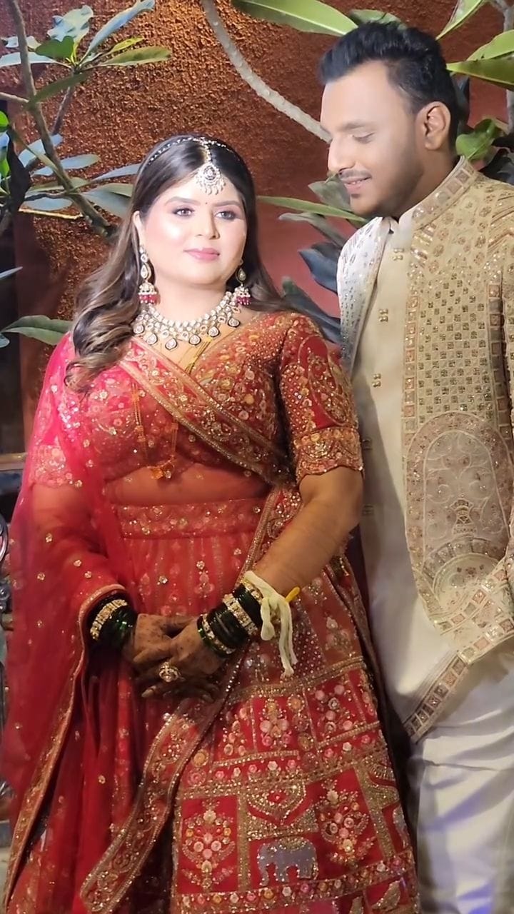 Post 1 by Suvarna Purandare | Luxury Bridal Makeup Artist Mumbai on Instagram (video)