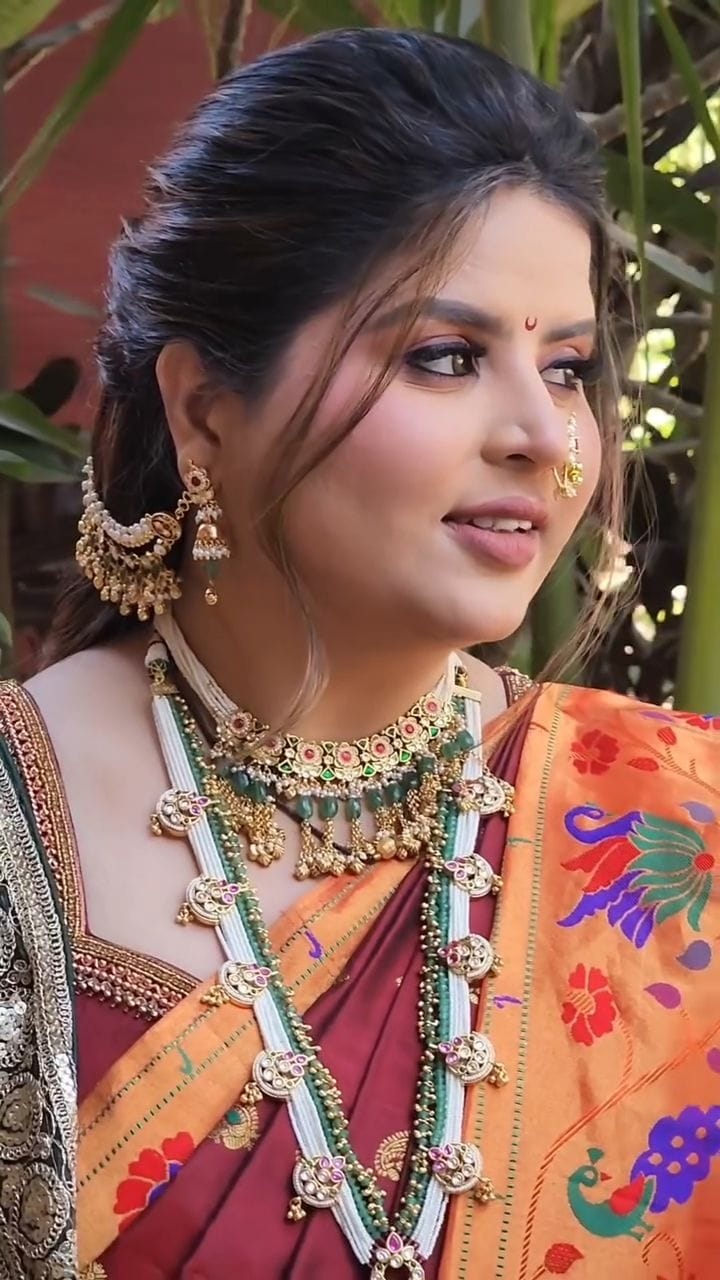 Post 2 by Suvarna Purandare | Luxury Bridal Makeup Artist Mumbai on Instagram (video)