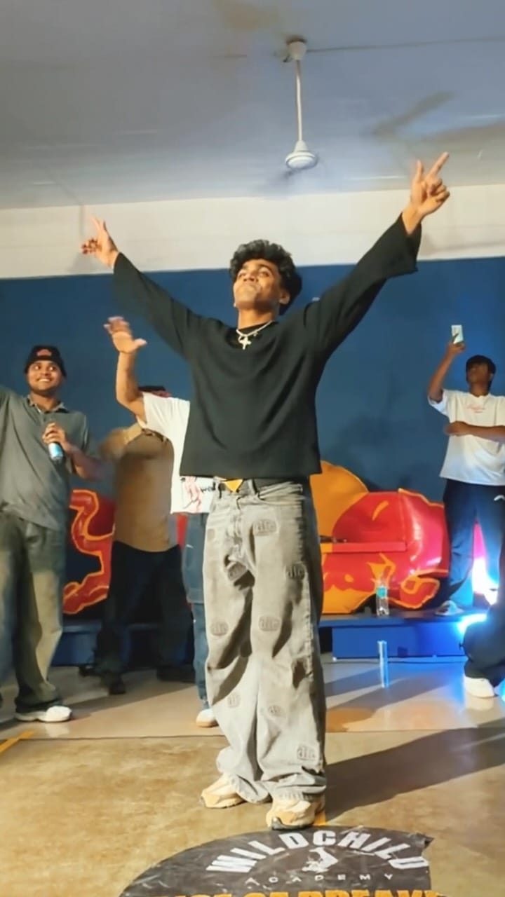 Post 4 by Eshwar on Instagram (video)