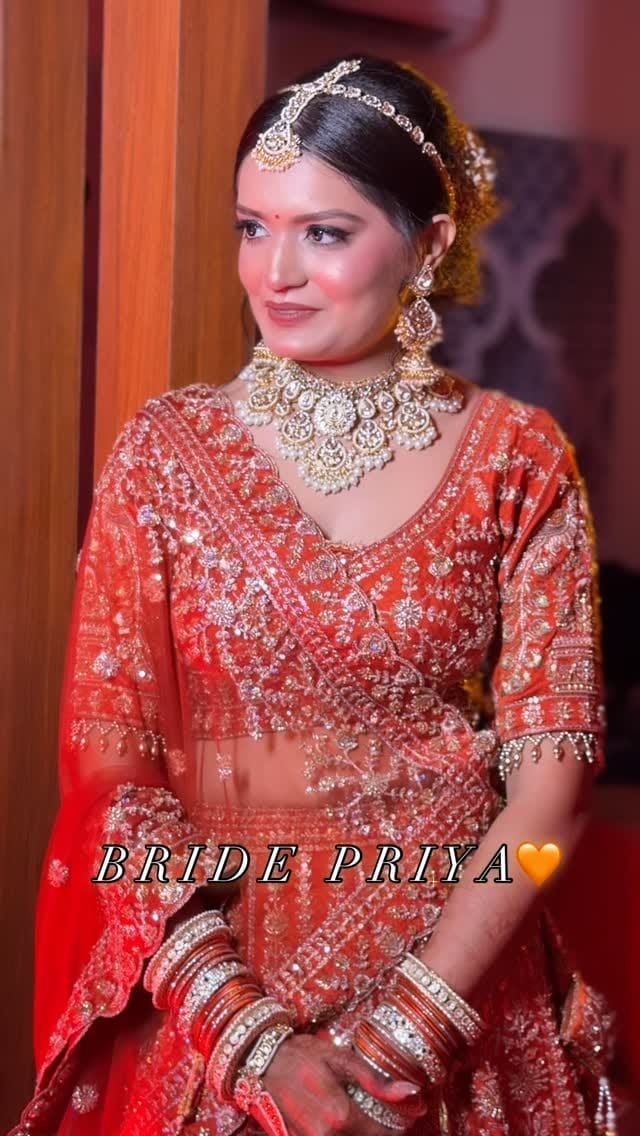 Post 8 by Four Sisters Makeup studio by Nandini sahu on Instagram (video)