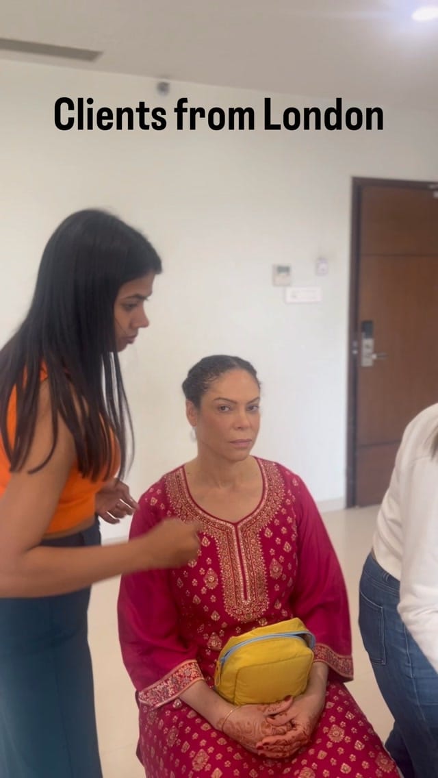 Post 6 by Four Sisters Makeup studio by Nandini sahu on Instagram (video)