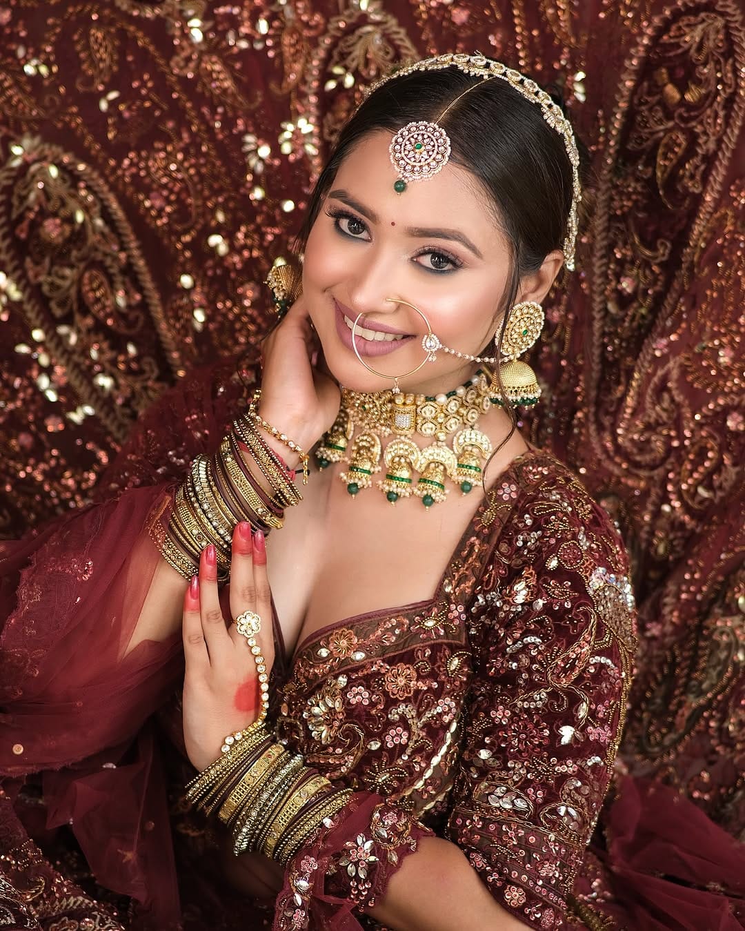 Post 10 by Four Sisters Makeup studio by Nandini sahu on Instagram (carousel)
